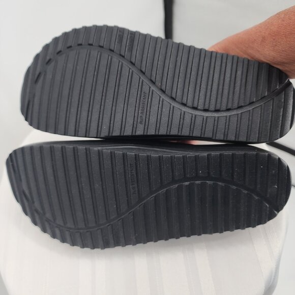 ANYWEAR Vibe Black EVA Slip On Recovery Sandals Size 9 NWT - Picture 9 of 10